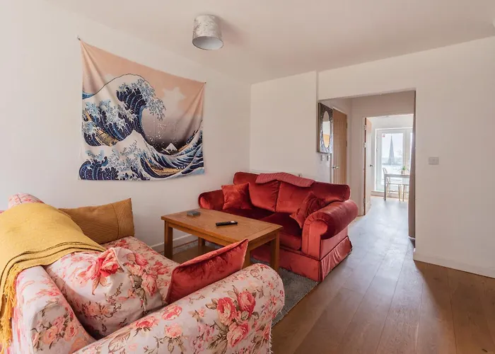 Stylish 3 Bedroom House With Garage