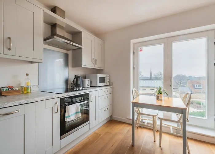 Stylish 3 Bedroom House With Garage