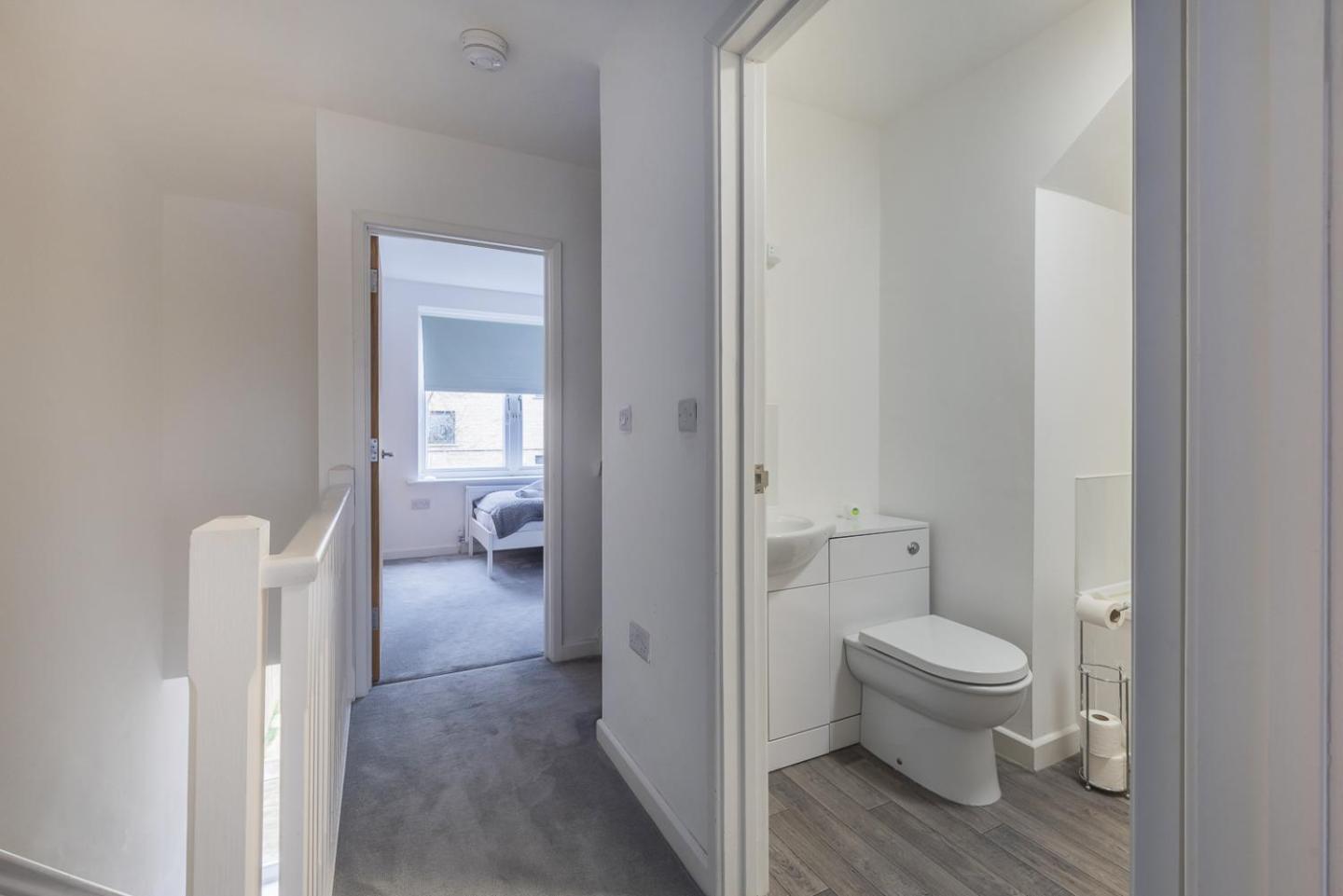 Stylish 3 Bedroom House With Garage * Frome