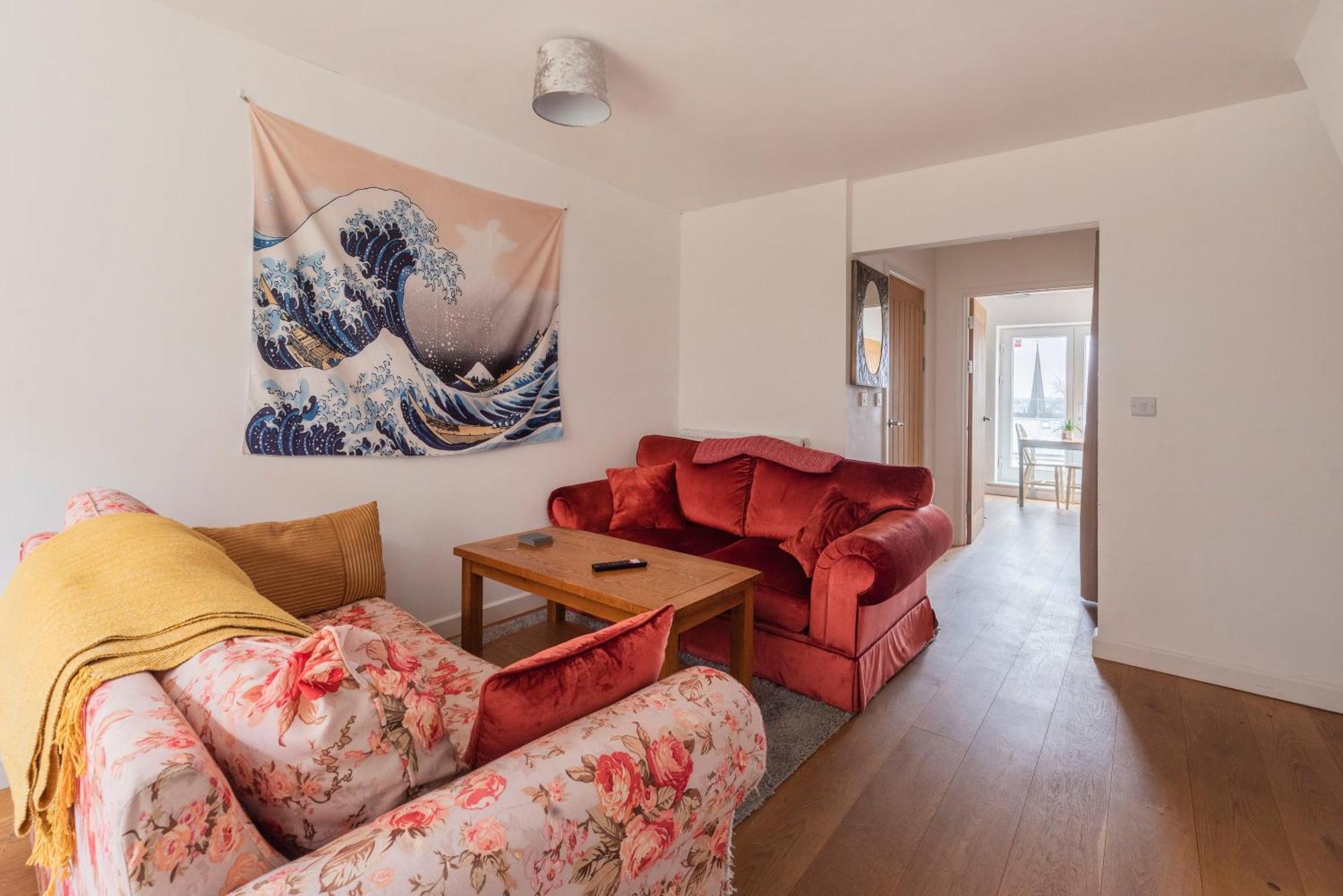 Stylish 3 Bedroom House With Garage Frome