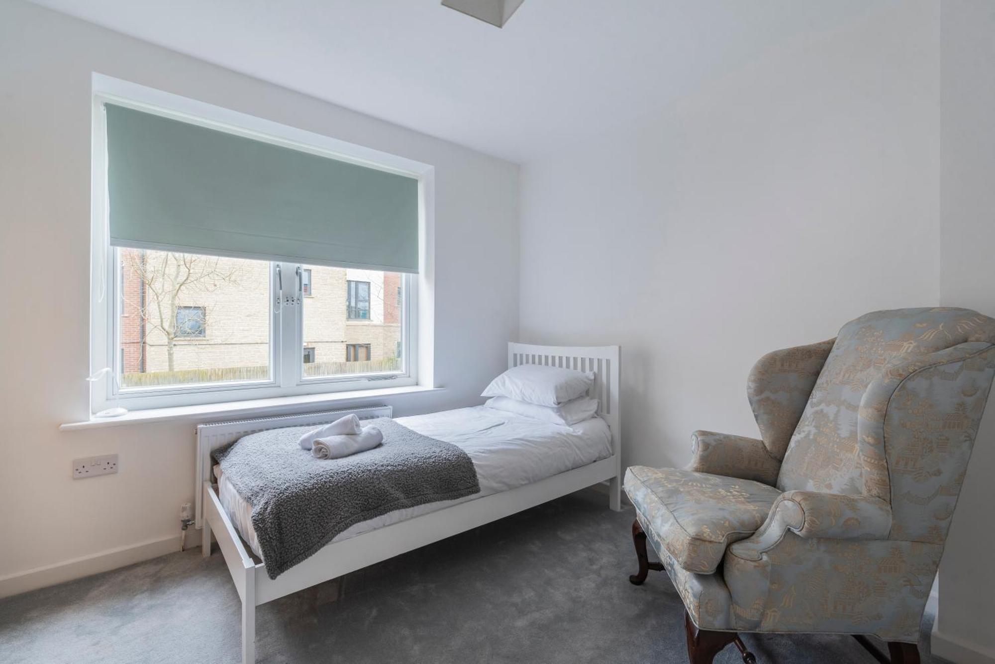 Stylish 3 Bedroom House With Garage Holiday home Frome