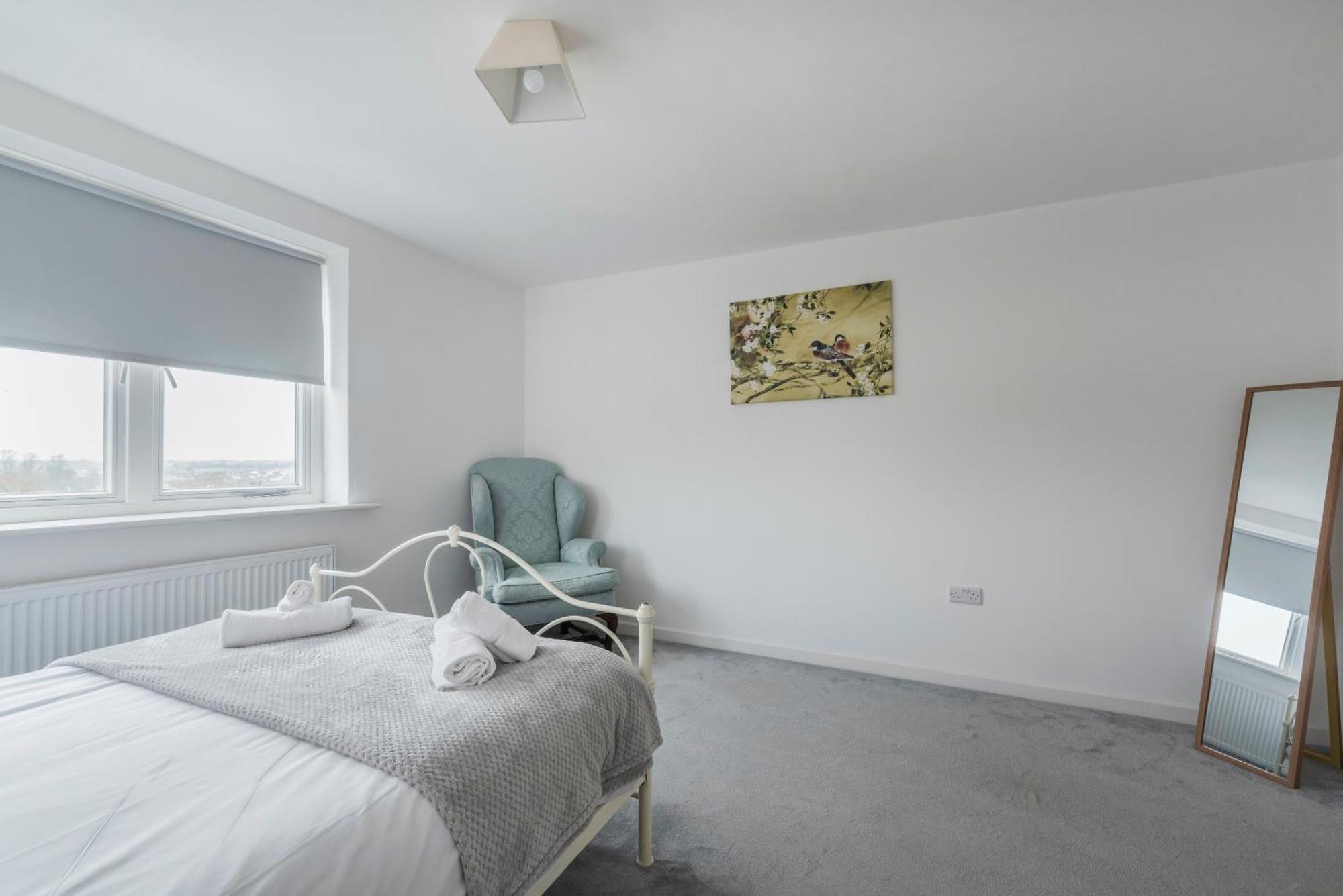 Stylish 3 Bedroom House With Garage *